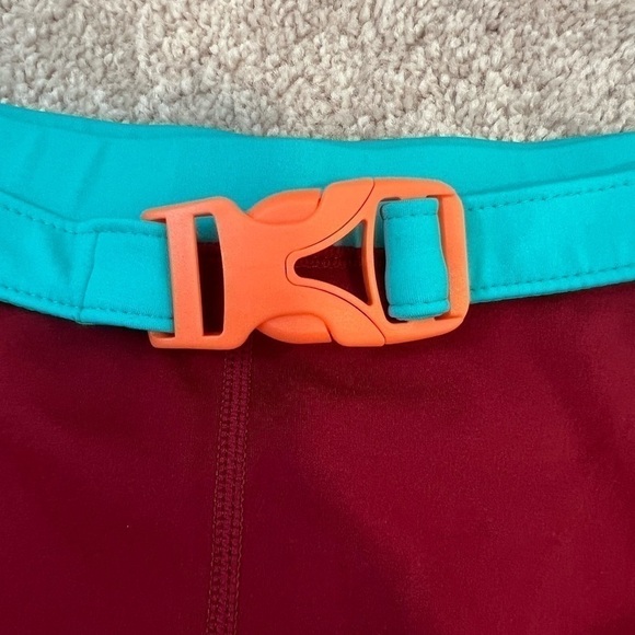 𝅺fabletics Women’s Red Biker Shorts Fits Small - Picture 3 of 7